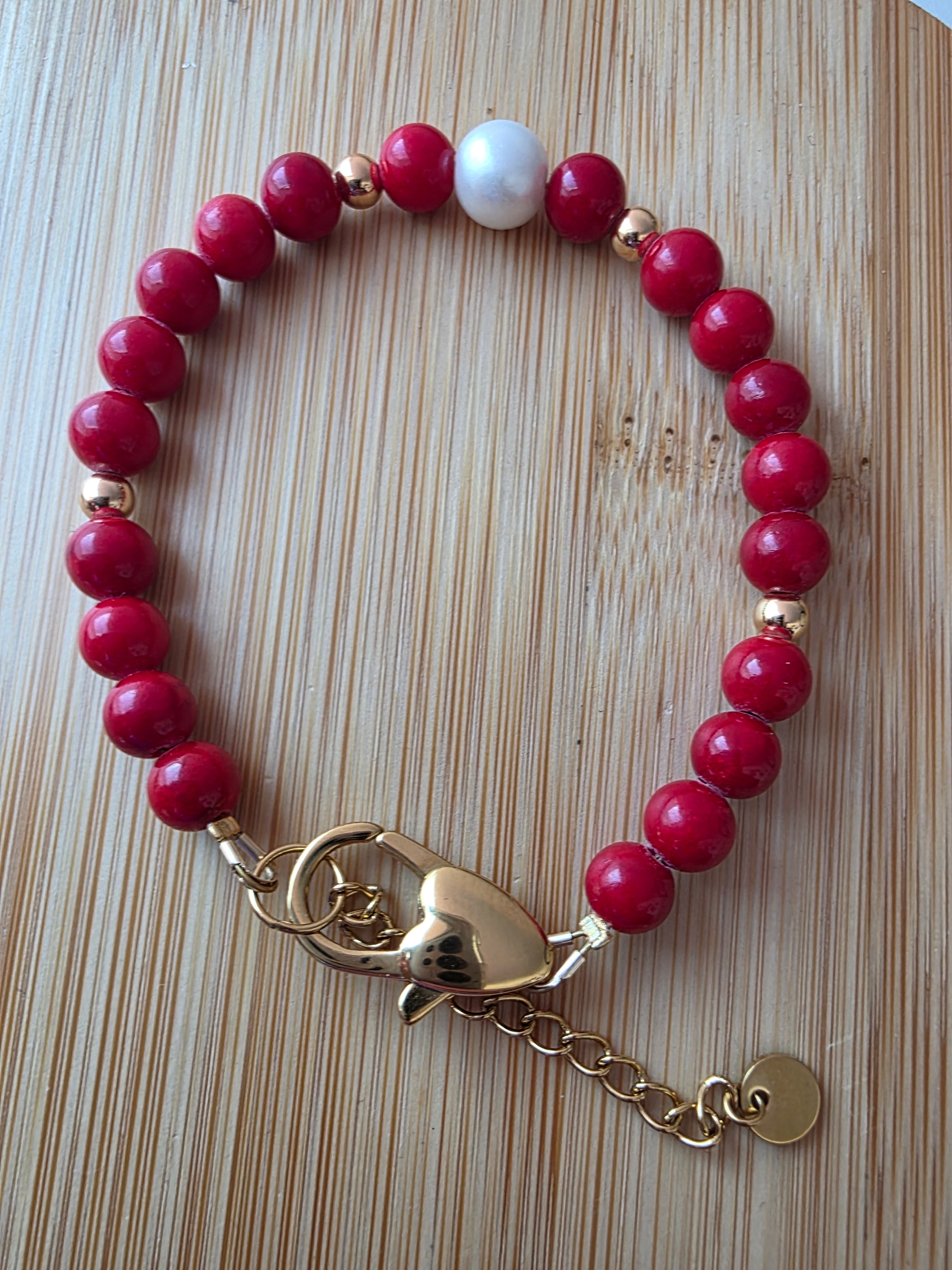 Bracelet en perles rondes avec fermoir – Rouge
