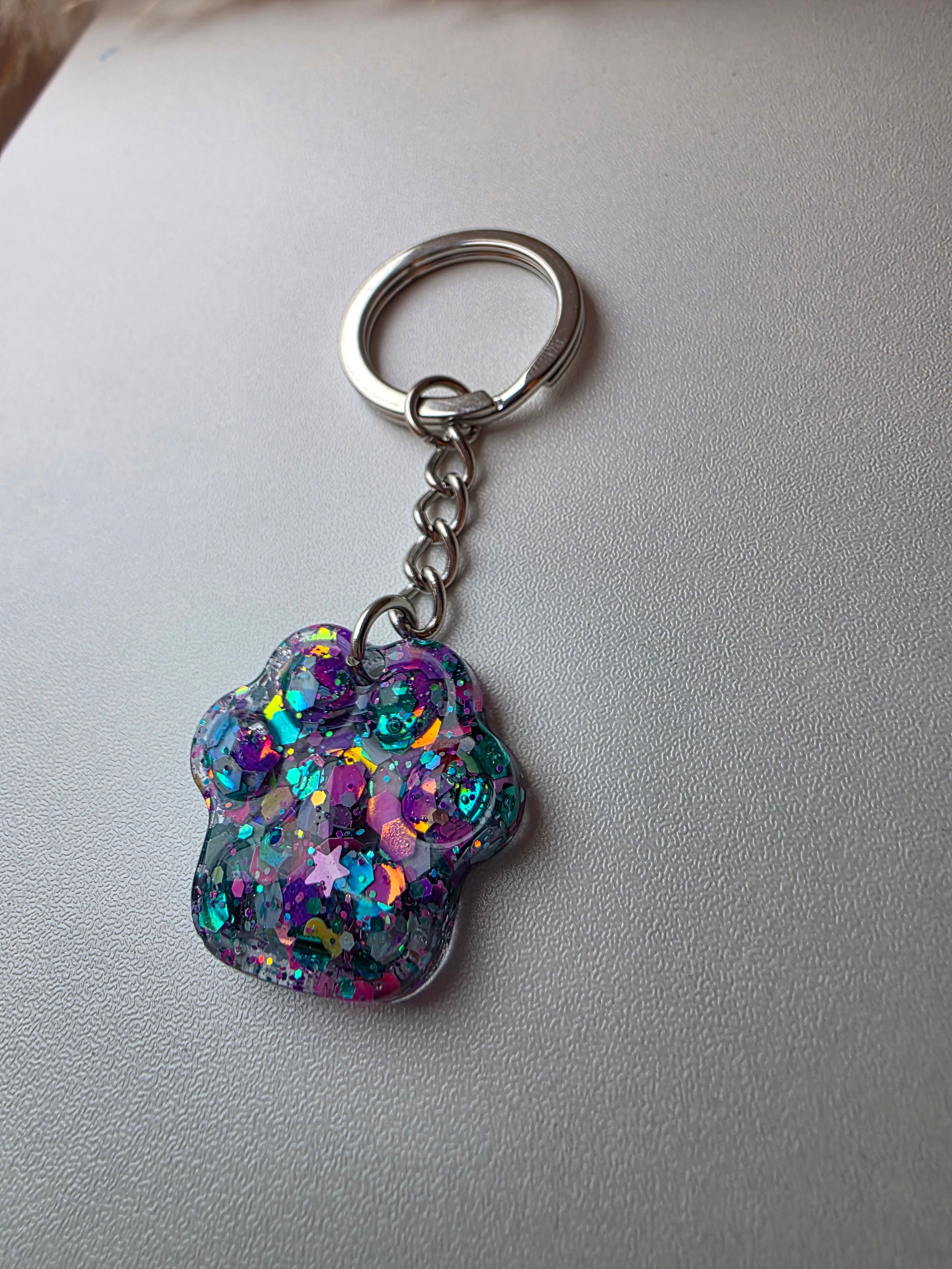 Porte clés en patte de chien  -couleur multicolore - la fabrique à pampille