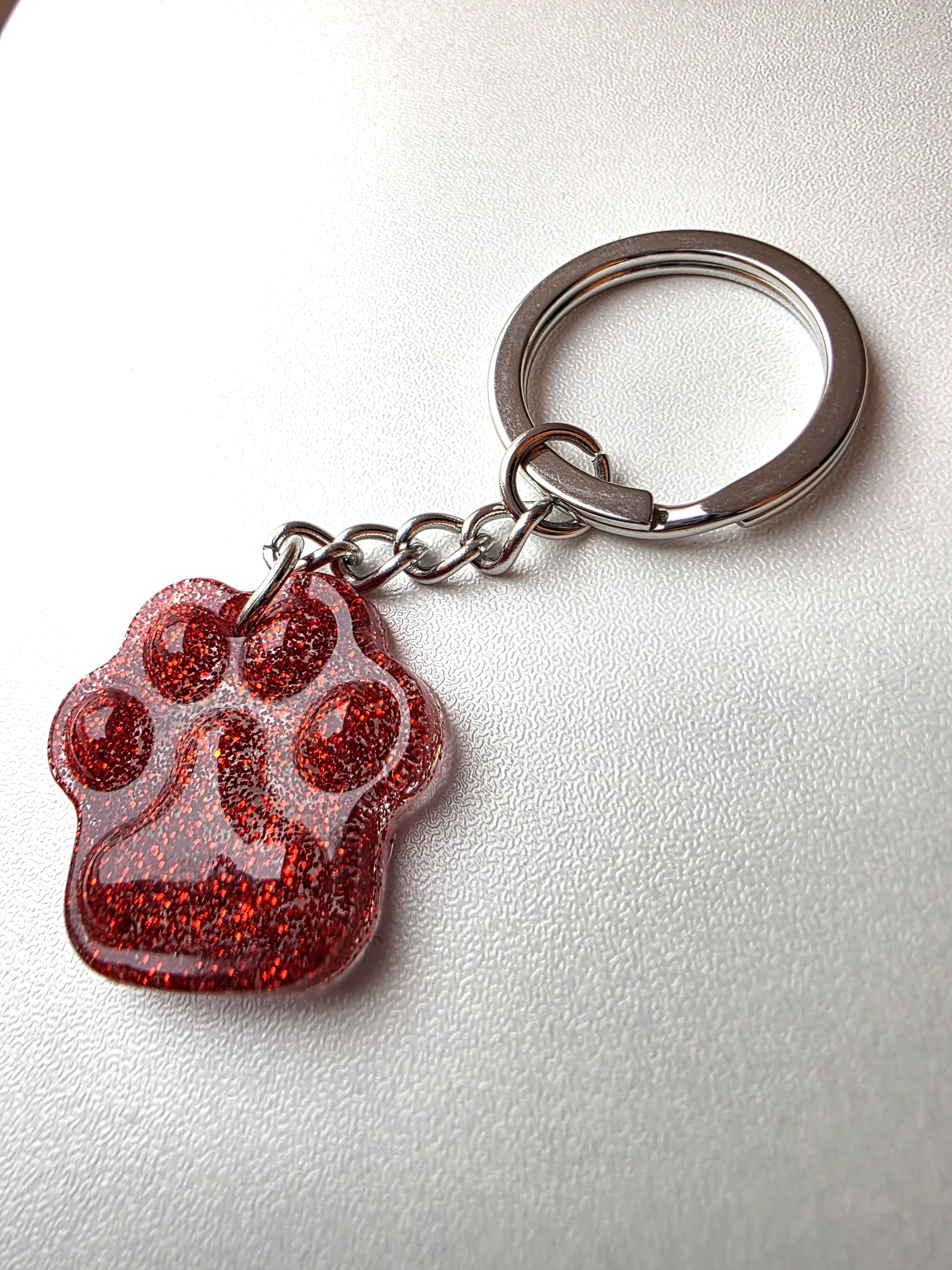 Porte clés en patte de chien  -couleur rouge - la fabrique à pampille