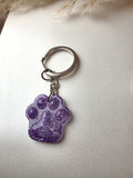 Porte clés en patte de chien  -couleur violet - la fabrique à pampille
