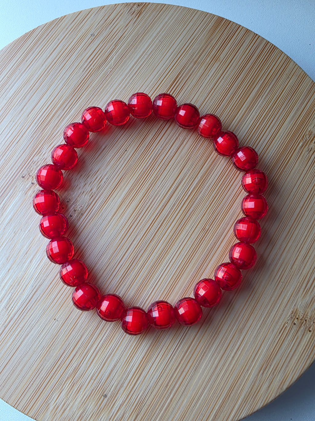 Bracelet perles rouges a facettes