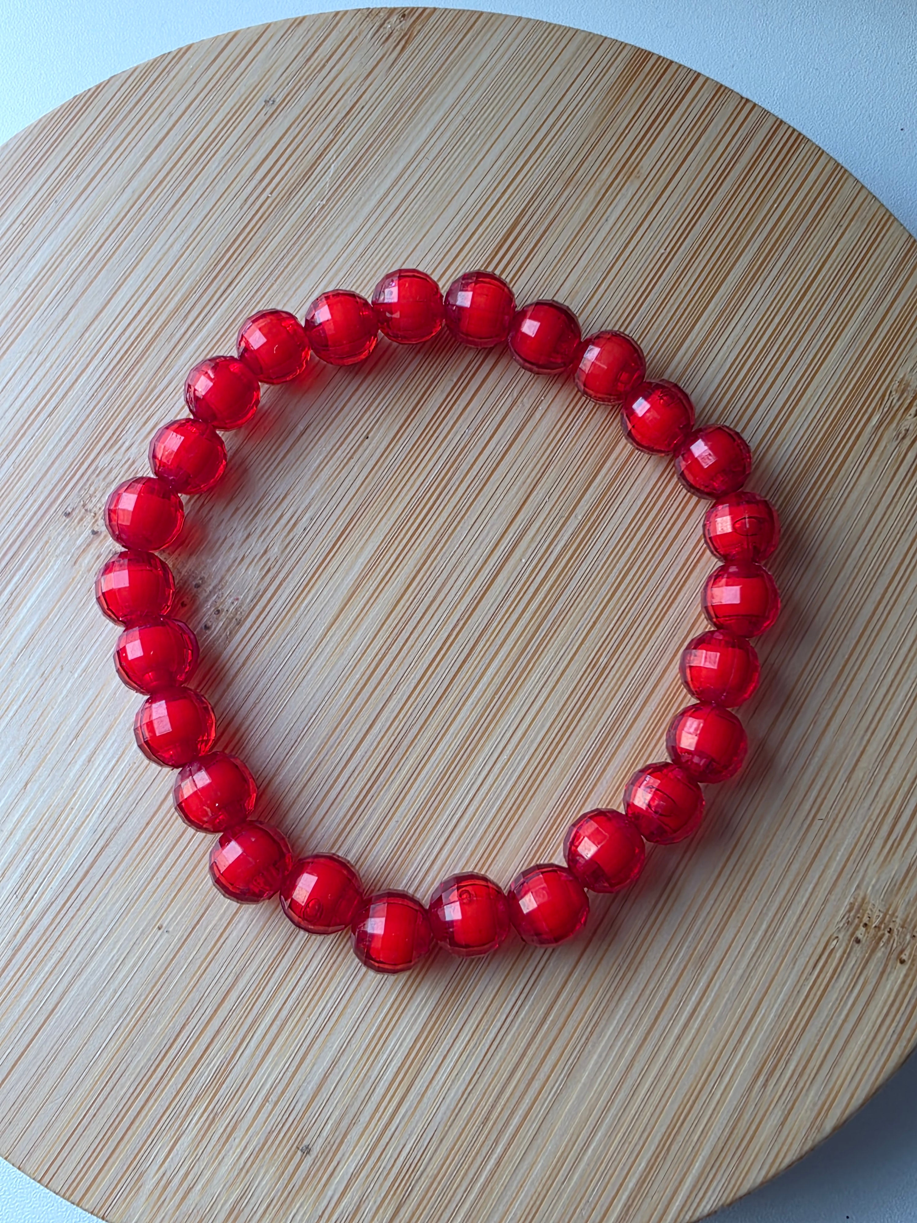 Bracelet perles rouges a facettes