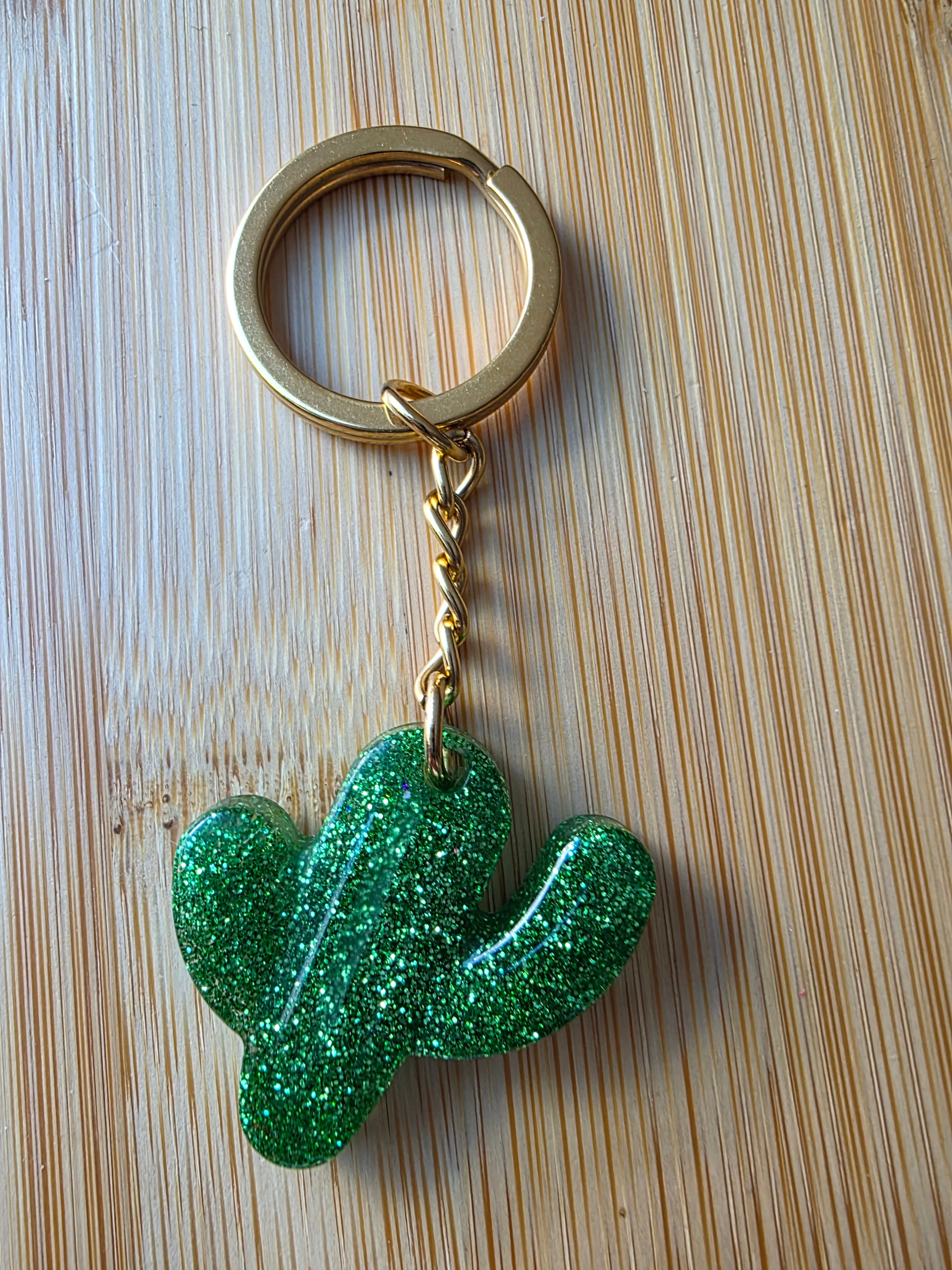 Porte-clés en résine cactus – vert pailleté