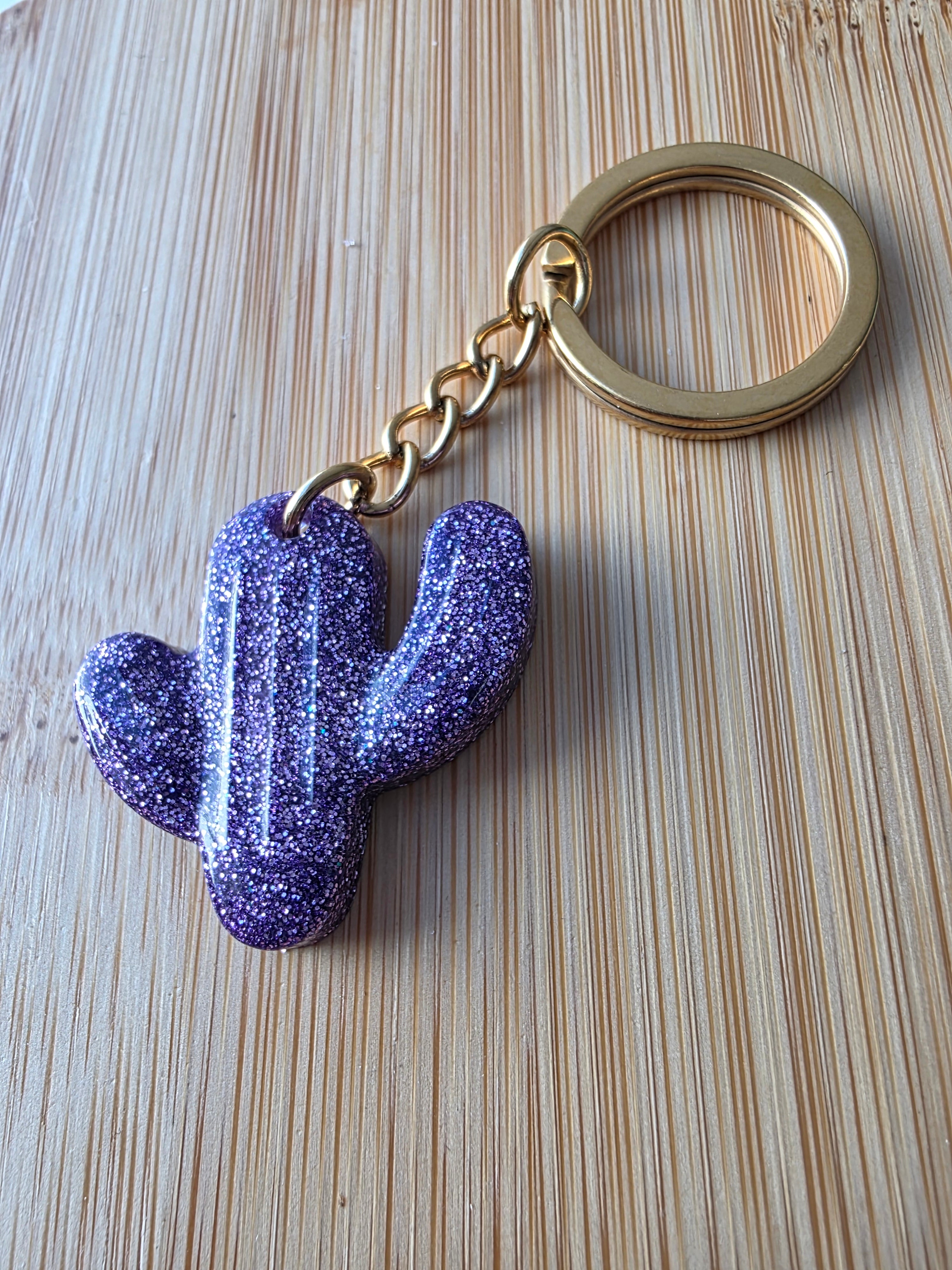 Porte-clés en résine cactus – Violet