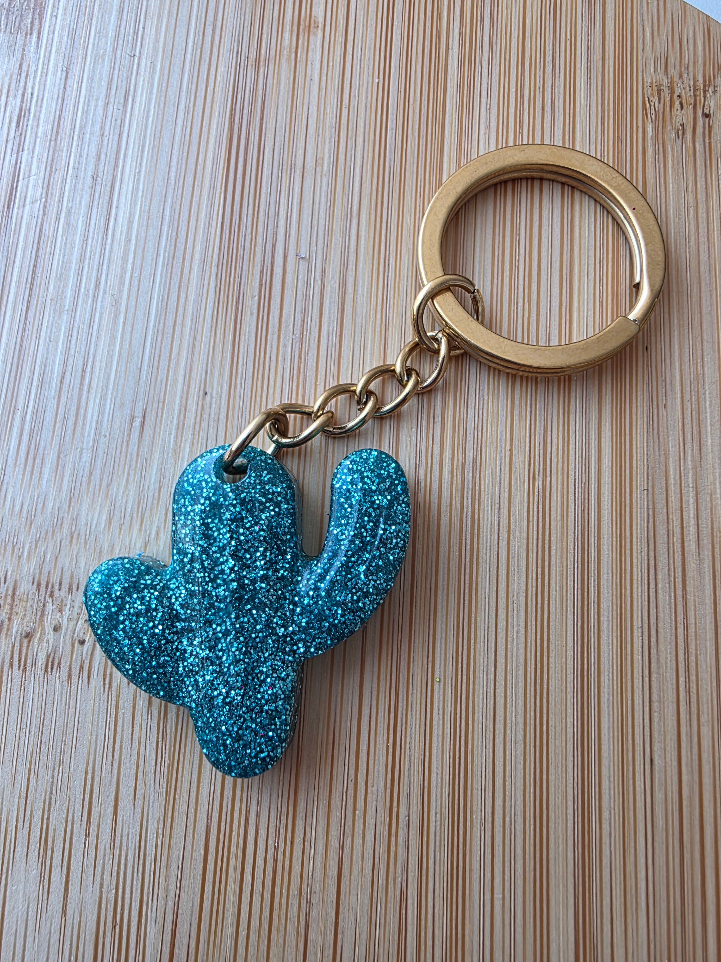 Porte clés /bijou pour sac en forme de cactus  -couleur bleu- la fabrique à pampilles