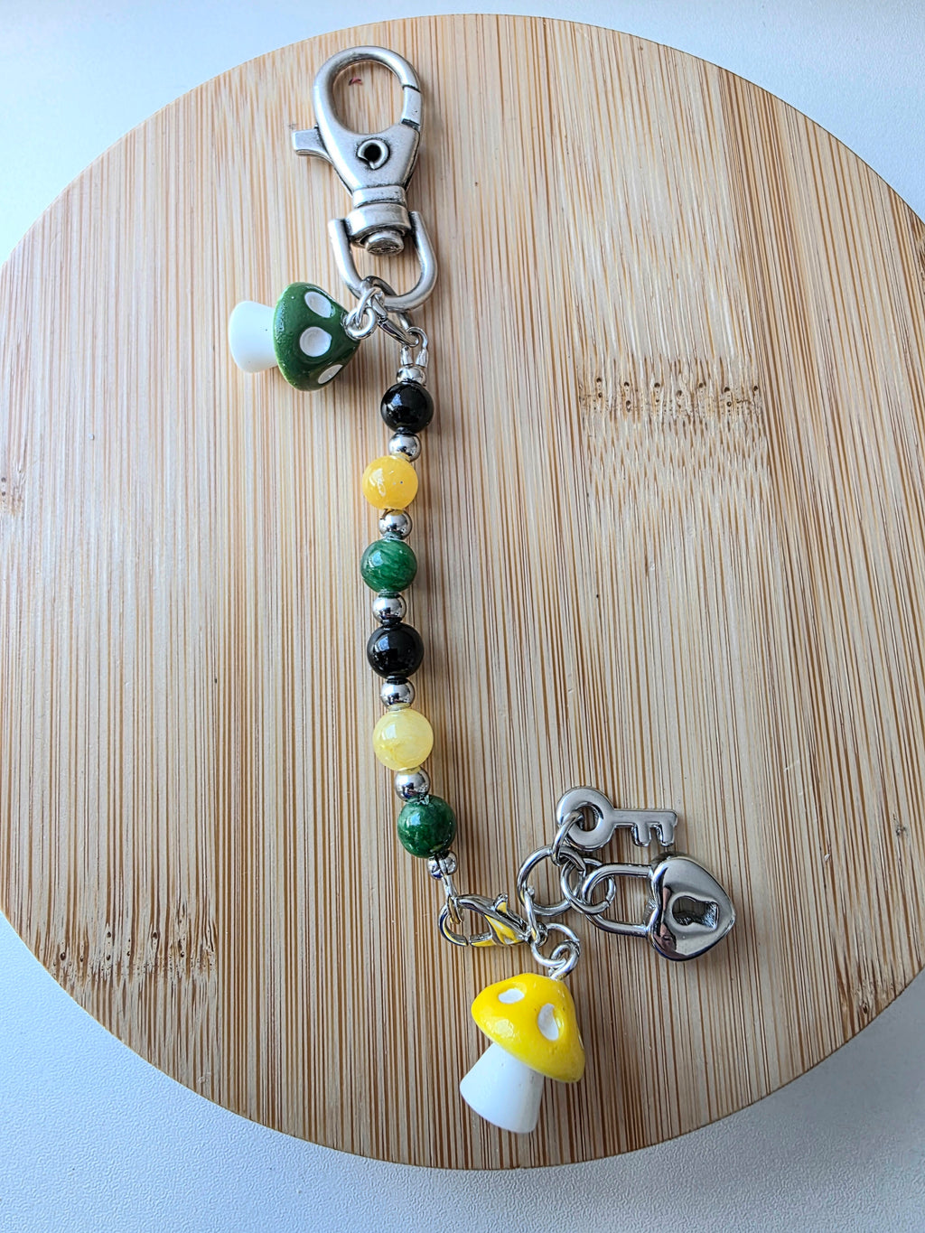 Porte clés /bijou pour sac  -multicolore- breloques champignons cadenas - la fabrique à pampilles