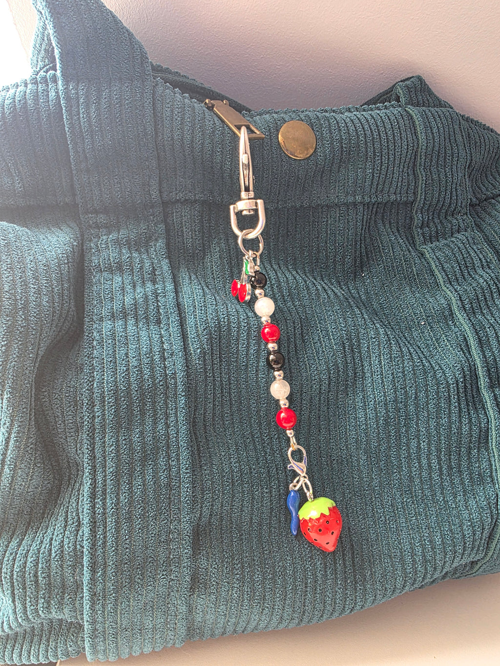Porte clés /bijou pour sac  -multicolore- breloques fraise, piment - la fabrique à pampille