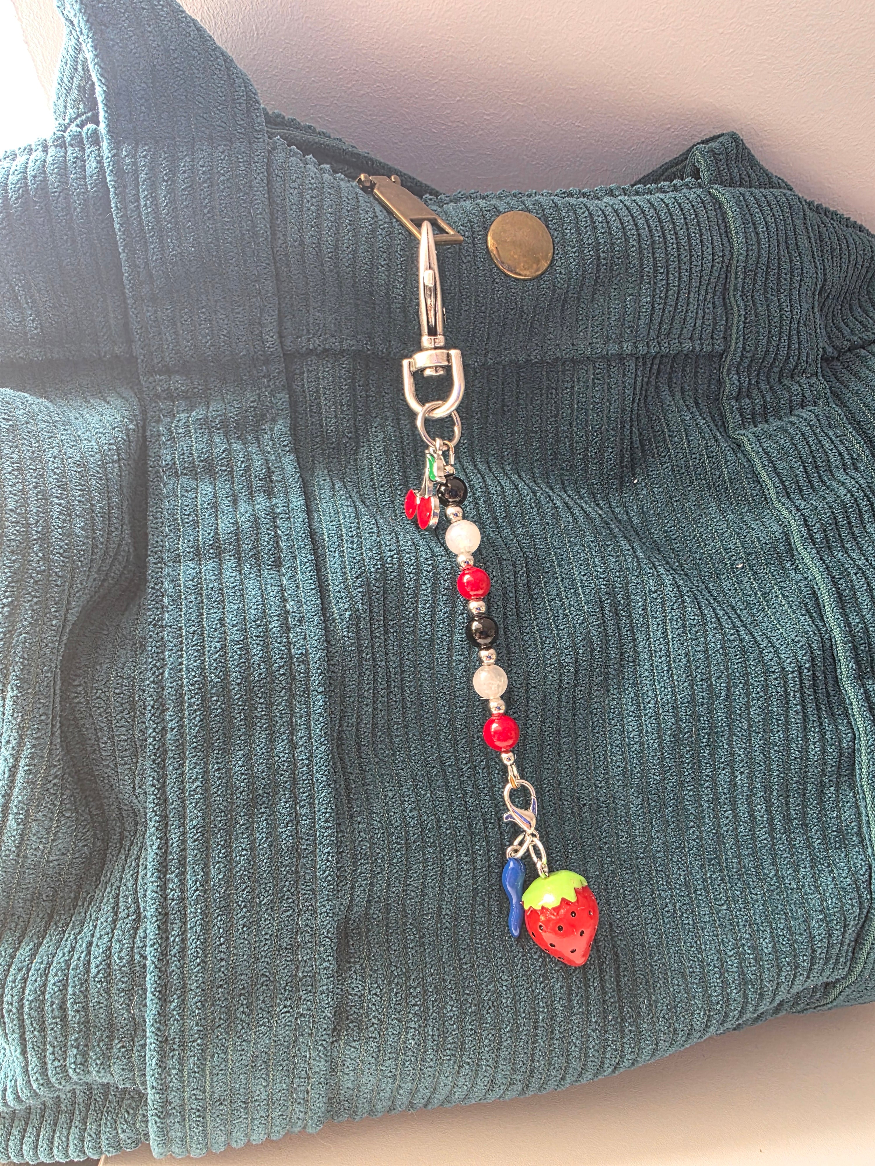 Porte clés /bijou pour sac  -multicolore- breloques fraise, piment - la fabrique à pampille