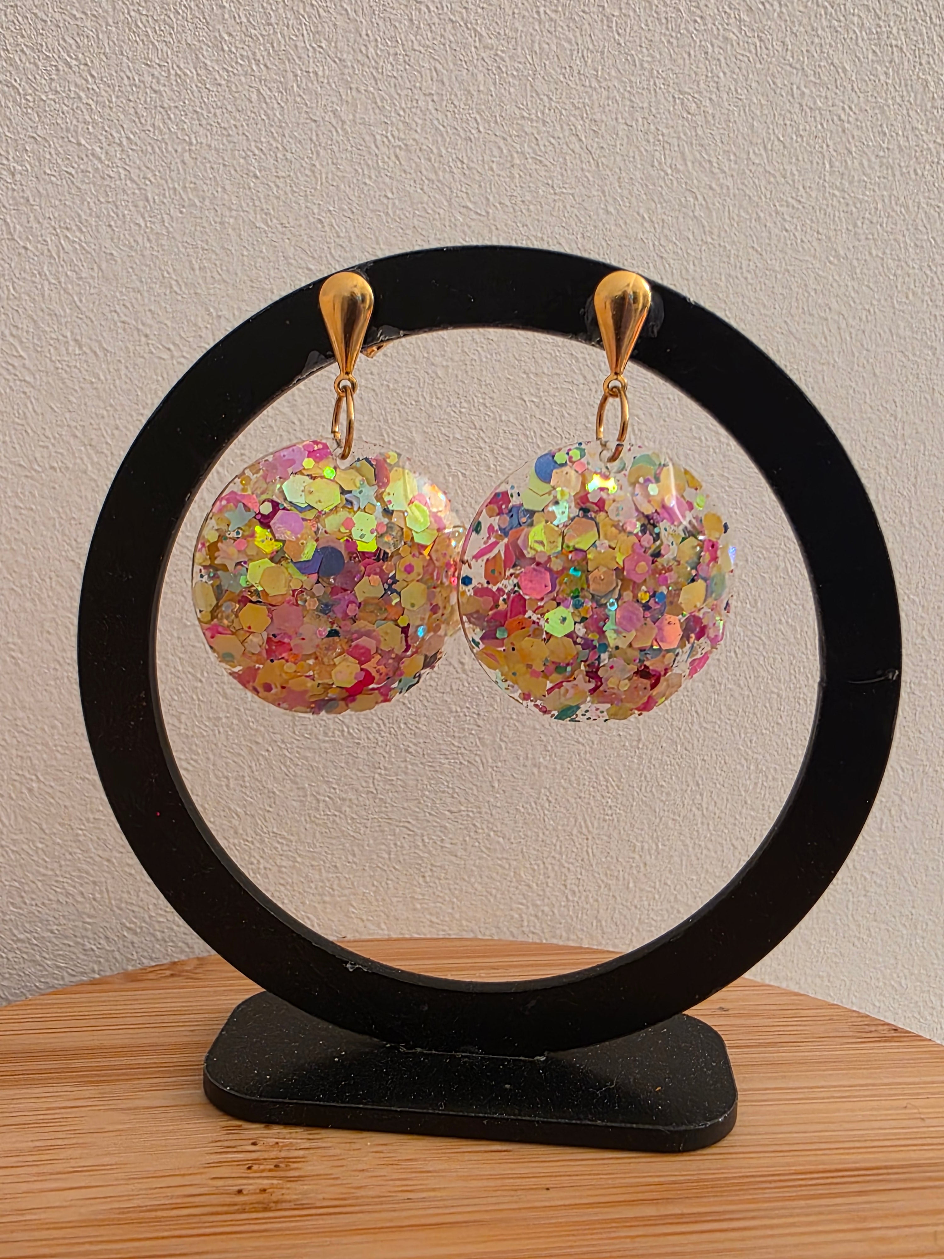 Boucles d oreilles couleur argentée - dome jaune pailleté - la fabrique à pampilles