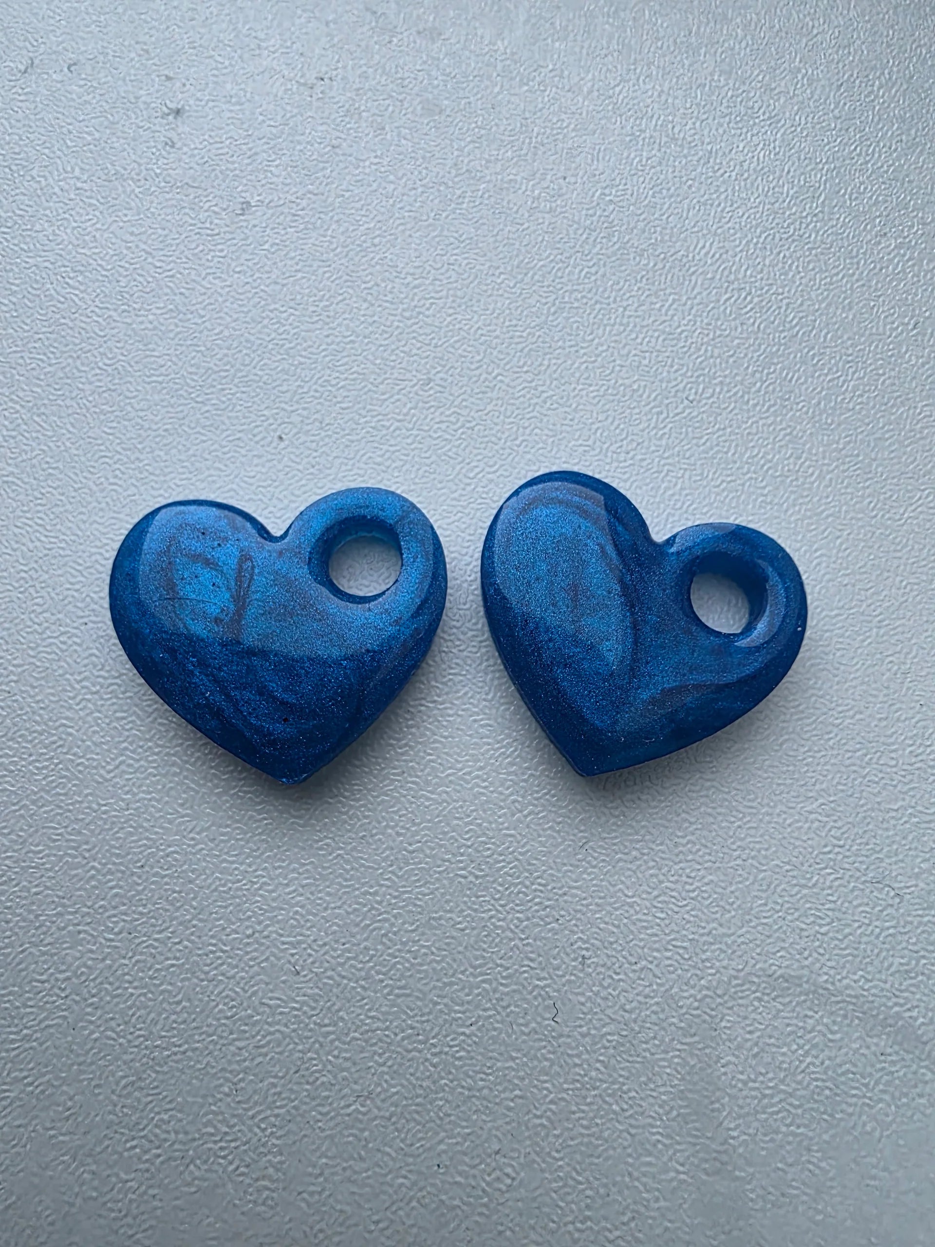 Pampilles en résine Coeur perdu – Marine uni