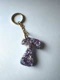 Porte clés en forme de lette  -couleur violet - la fabrique à pampille