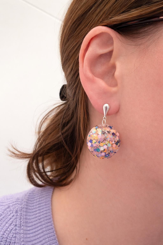 Boucles d oreilles couleur argentée - dome rose pailleté - la fabrique à pampilles