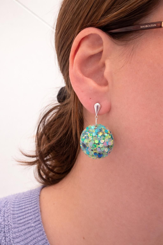 Boucles d oreilles couleur argentée - dome vert pailleté - la fabrique à pampilles