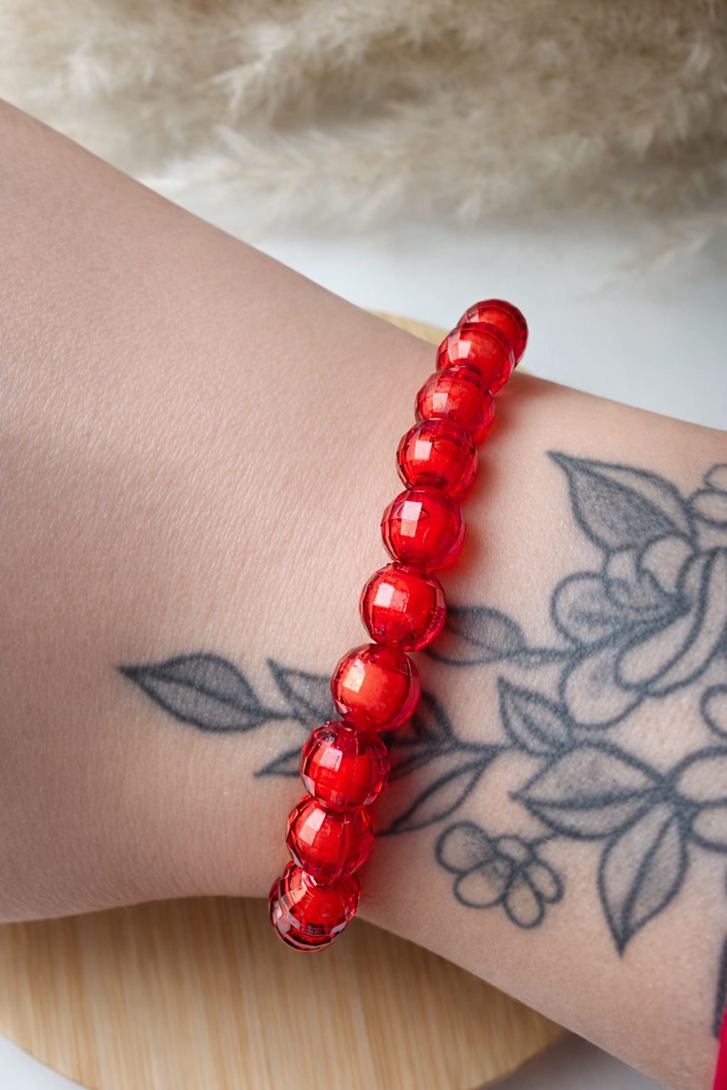 Bracelet perles rouges a facettes