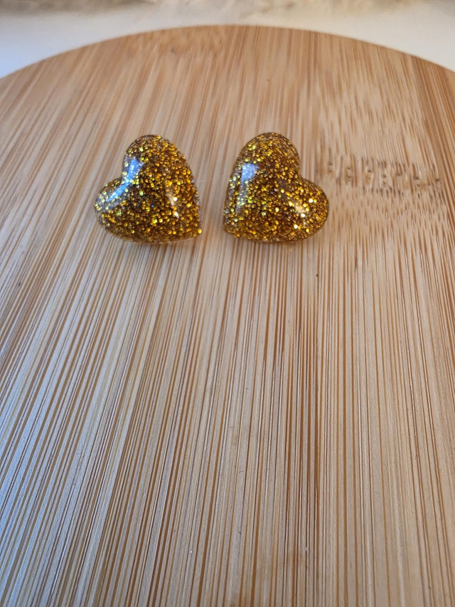 Puces d oreilles grand coeur couleur doré pailleté - la fabrique à pampilles