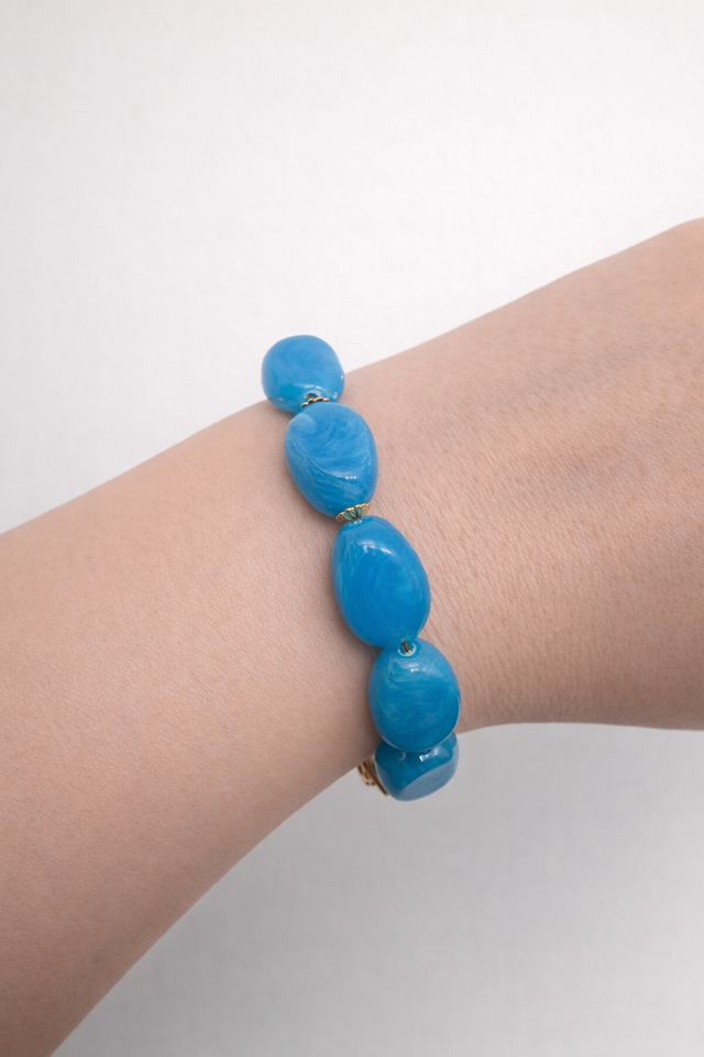 Bracelet en perles ovales couleur bleu - la fabrique à pampilles