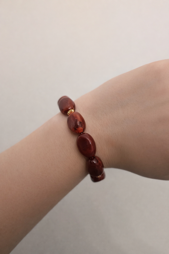 Bracelet en perles ovales couleur rouge- la fabrique à pampilles