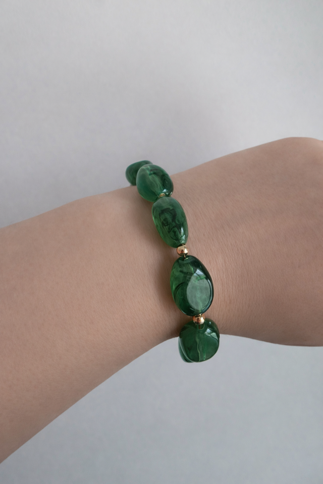 Bracelet en perles ovales couleur vert mousse- la fabrique à pampilles