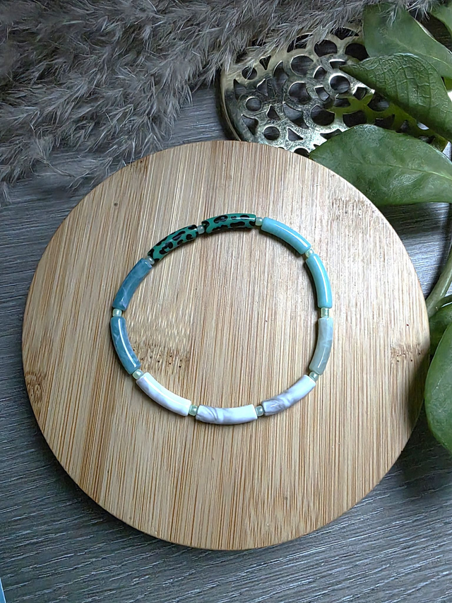 Bracelet en perles mini tube vert- la fabrique à pampilles
