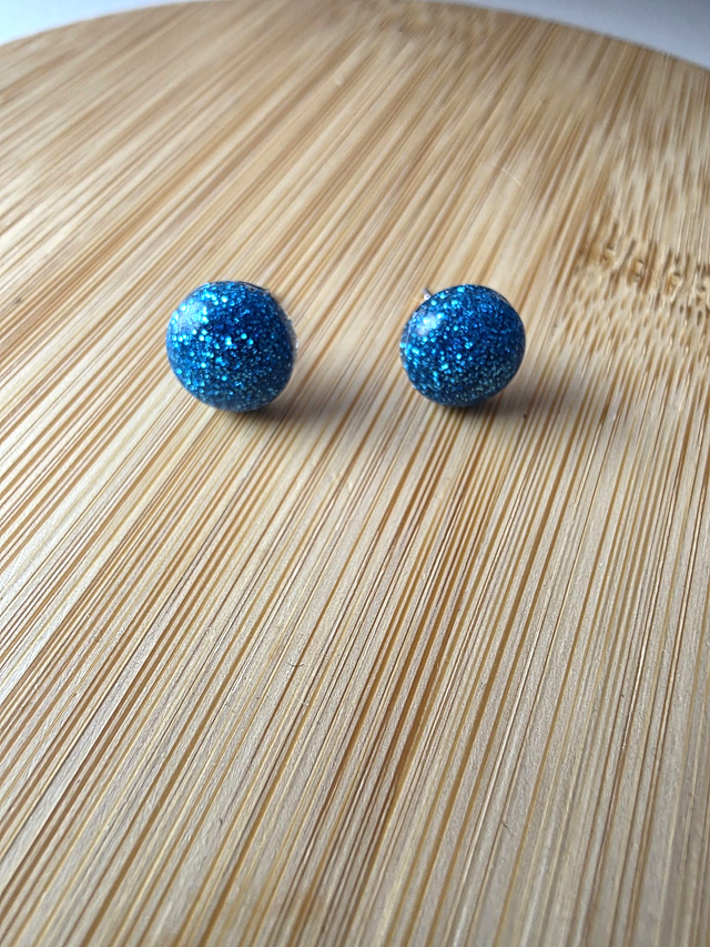 Puces d oreilles dome couleur bleu pailleté - la fabrique à pampilles
