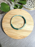 Bracelet en perles mini tubes couleur vert- la fabrique à pampilles
