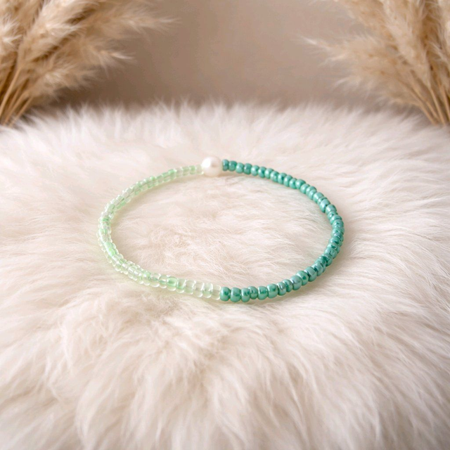 Bracelet en mini perles couleur vert et pomme - la fabrique à pampilles