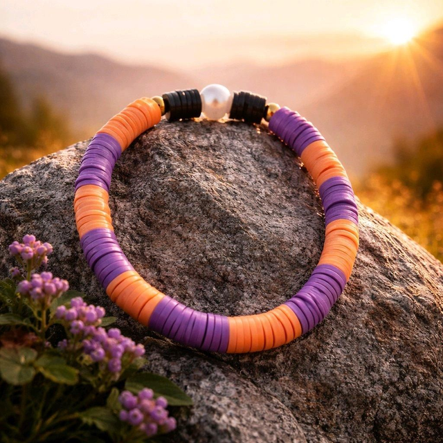 Bracelet en perles heishi  avec perle couleur violet et orange- la fabrique à pampilles