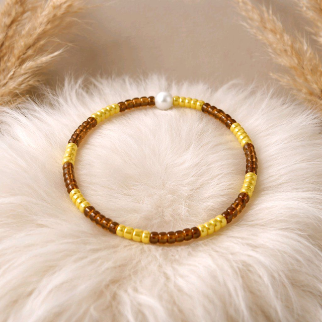 Bracelet en mini perles couleur marron et jaune- la fabrique à pampilles