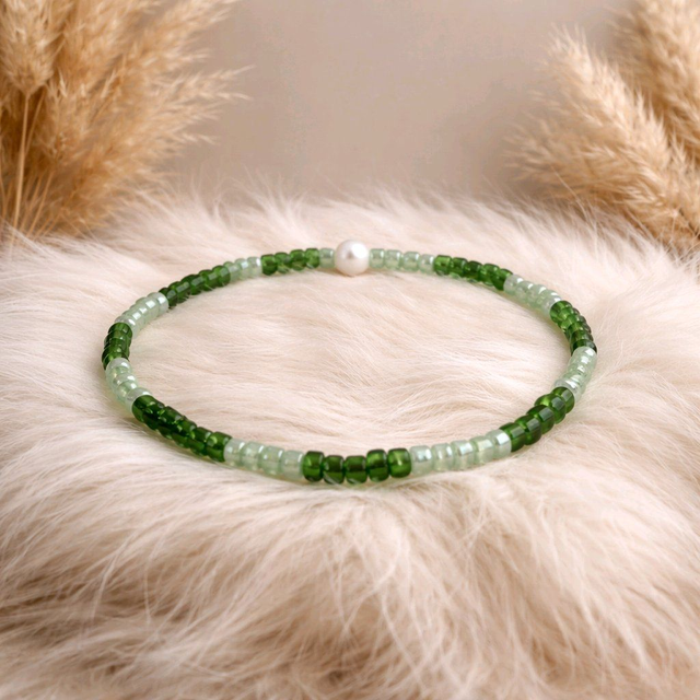 Bracelet en mini perles couleur vert et vert pomme- la fabrique à pampilles