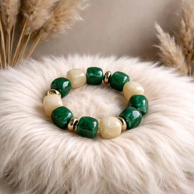 Bracelet en perles cubes - couleur vert  et ecru marbré - la fabrique à pampilles