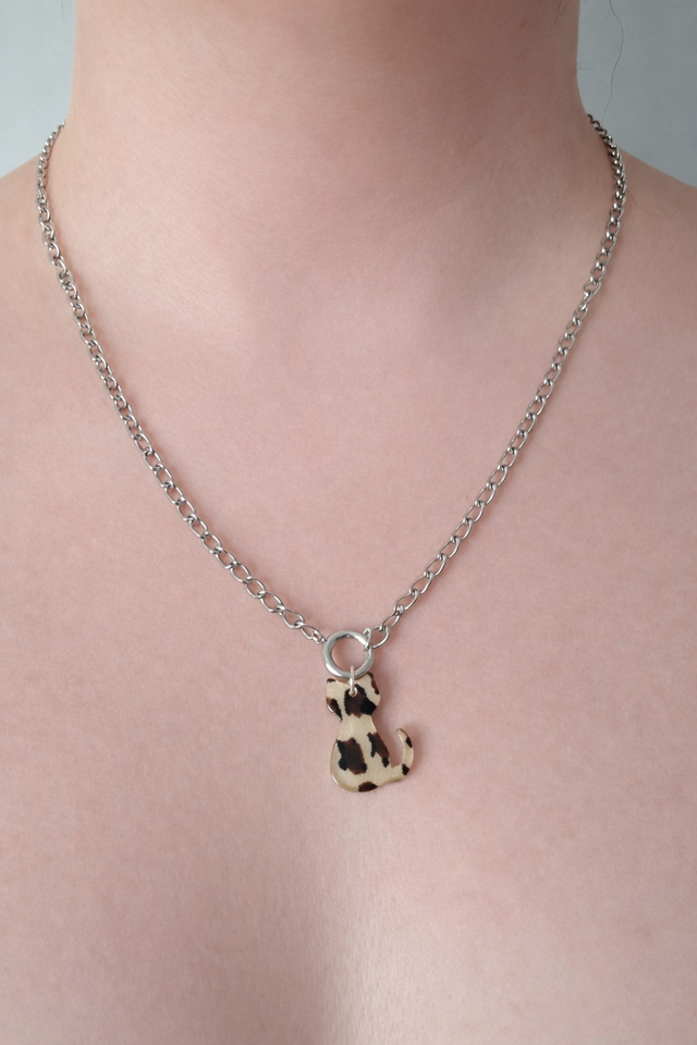  Collier argenté- breloque chat leopard- la fabrique à pampilles