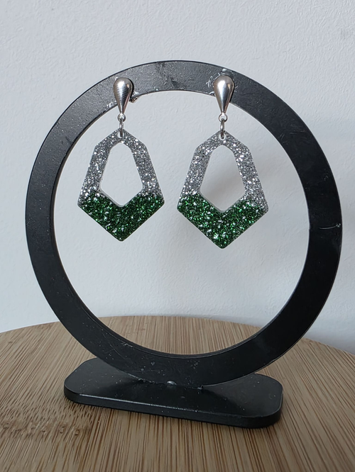 Boucles d oreilles couleur argentée en forme de losange - gris et pailleté vert- la fabrique à pampilles