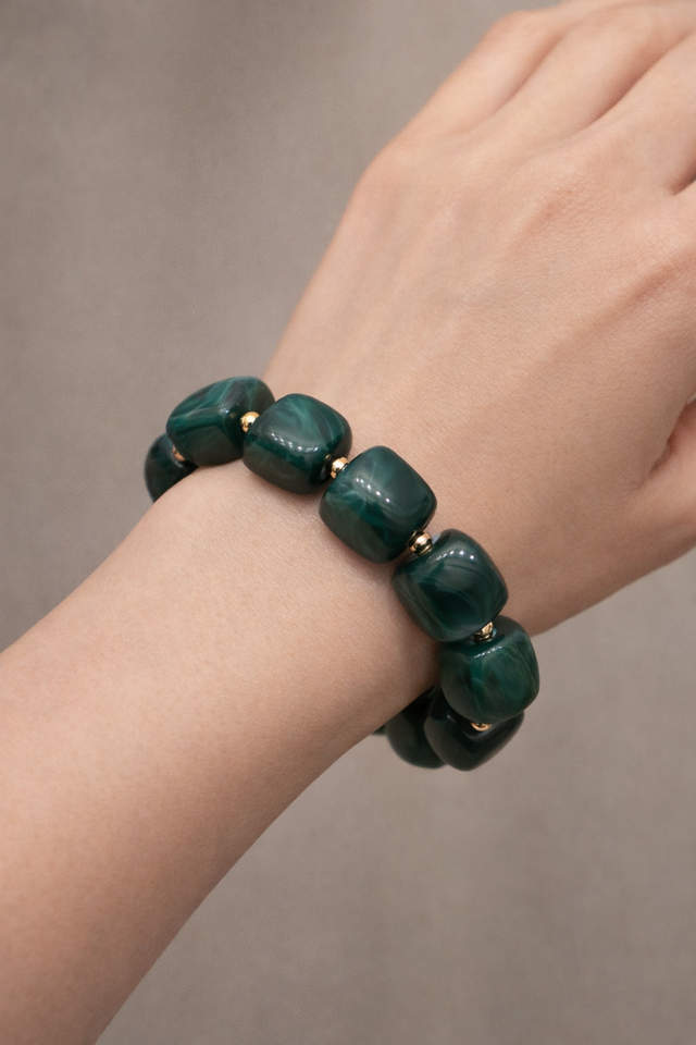 Bracelet en perles cubes - couleur vert marbré - la fabrique à pampilles