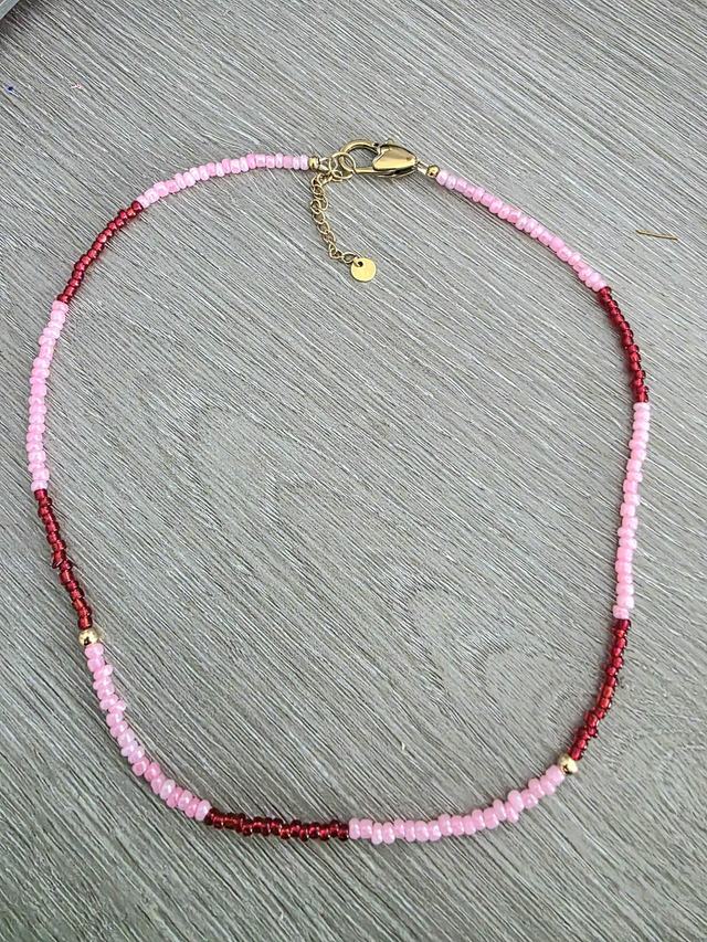 Collier en mini perles- couleur rouge et rose- la fabrique à pampilles