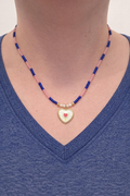 Collier en mini perles bleu rose- breloque coeur  la fabrique à pampilles