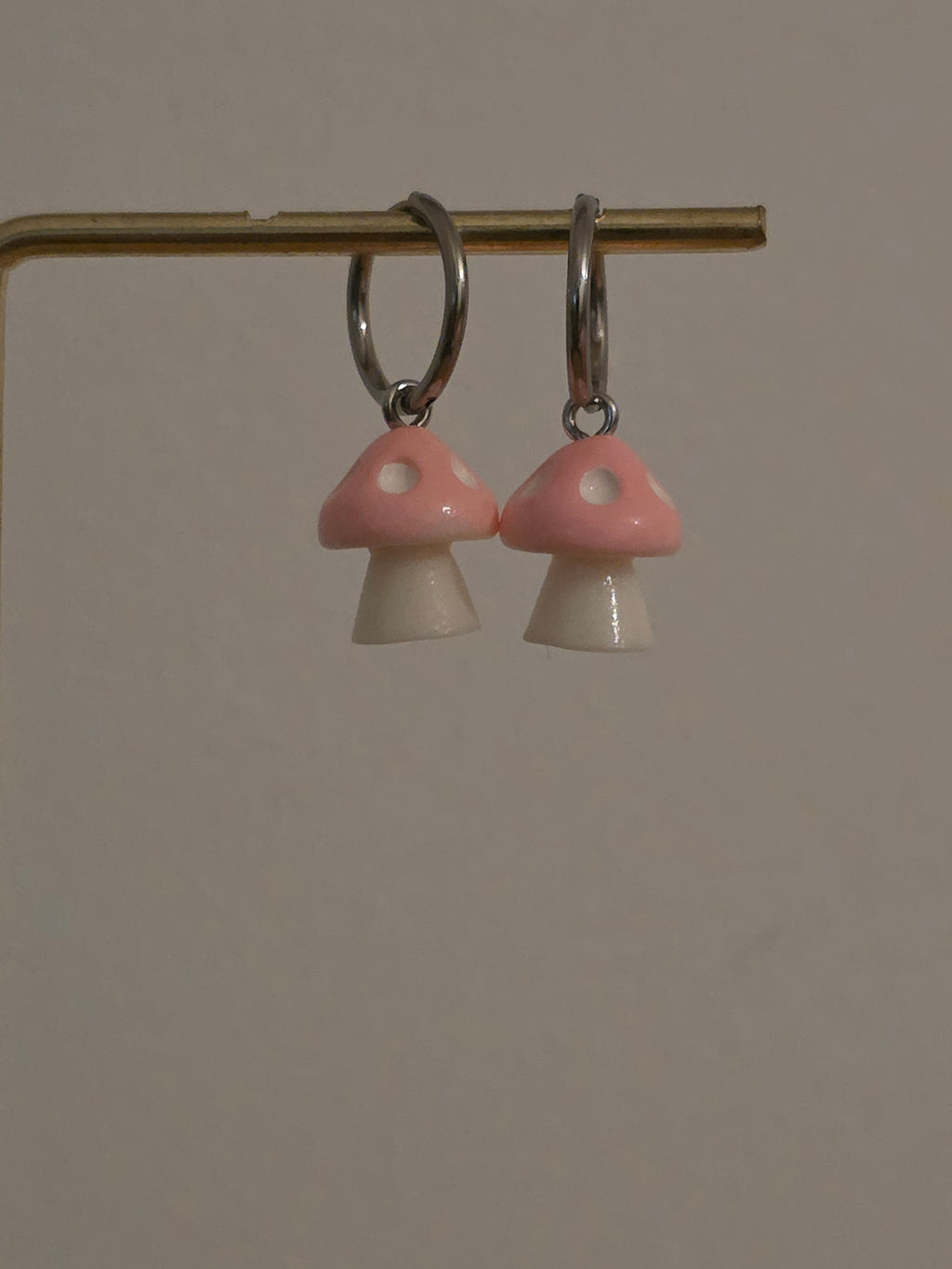 Boucles d oreilles creoles champignons rose pale