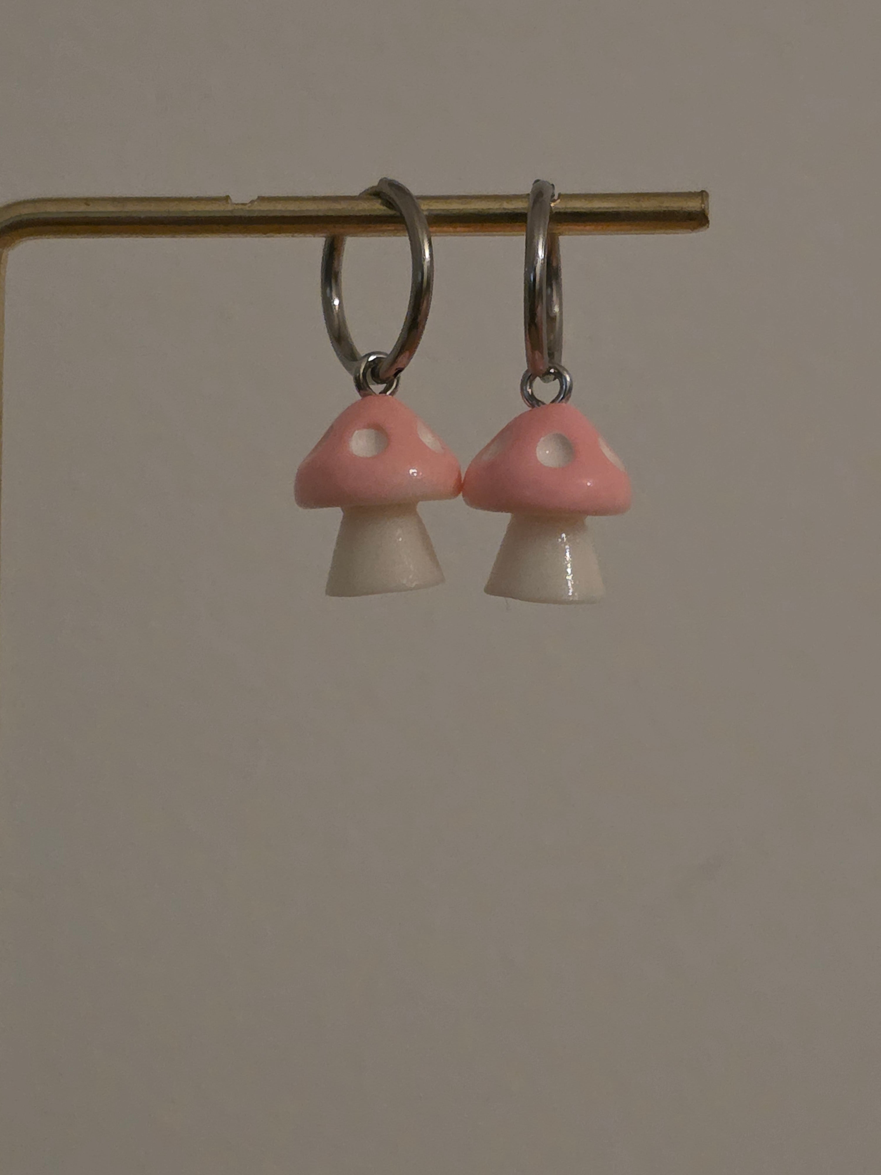 Boucles d oreilles creoles champignons rose pale