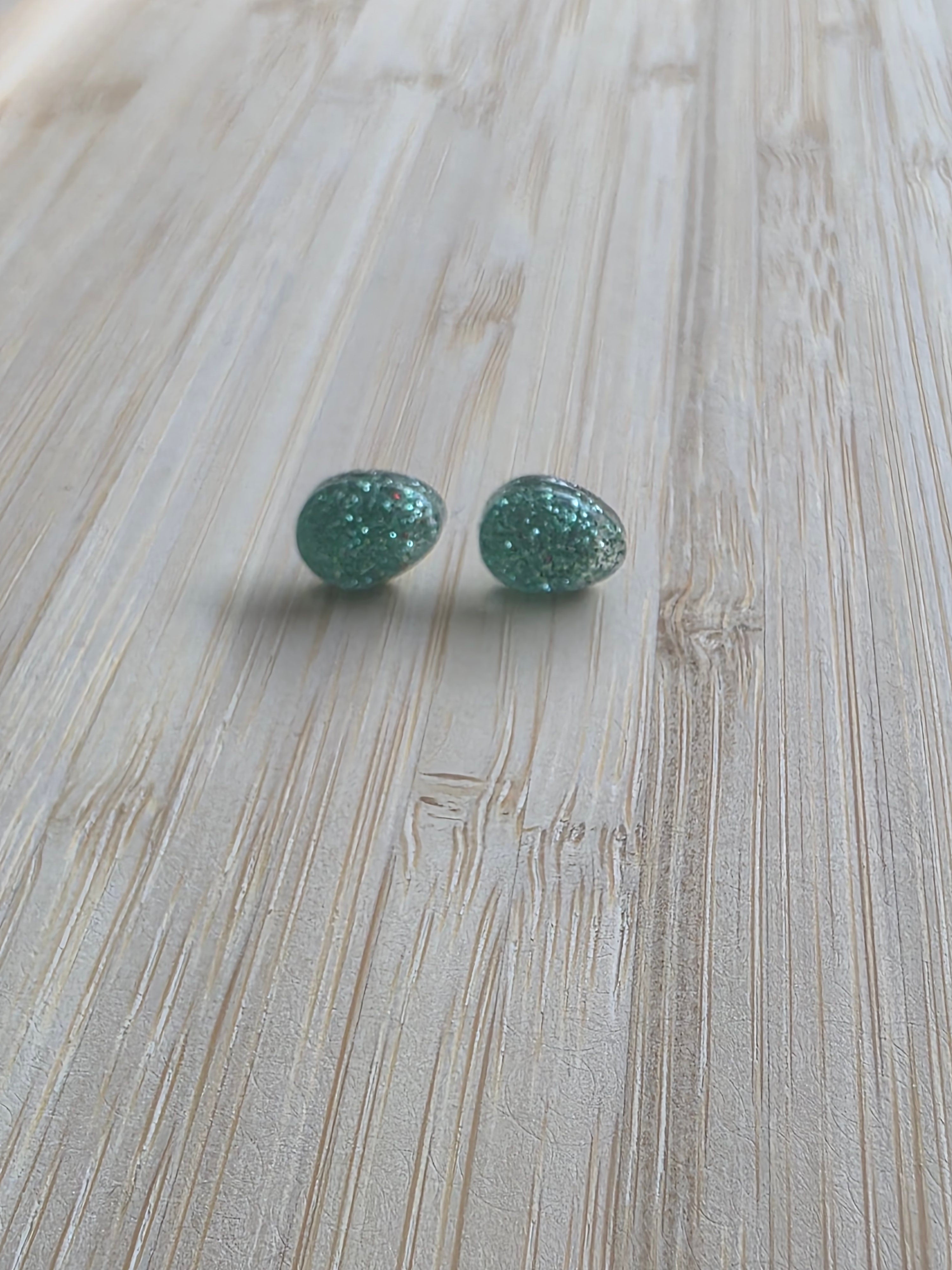 Puces d'oreilles ovales – Vert