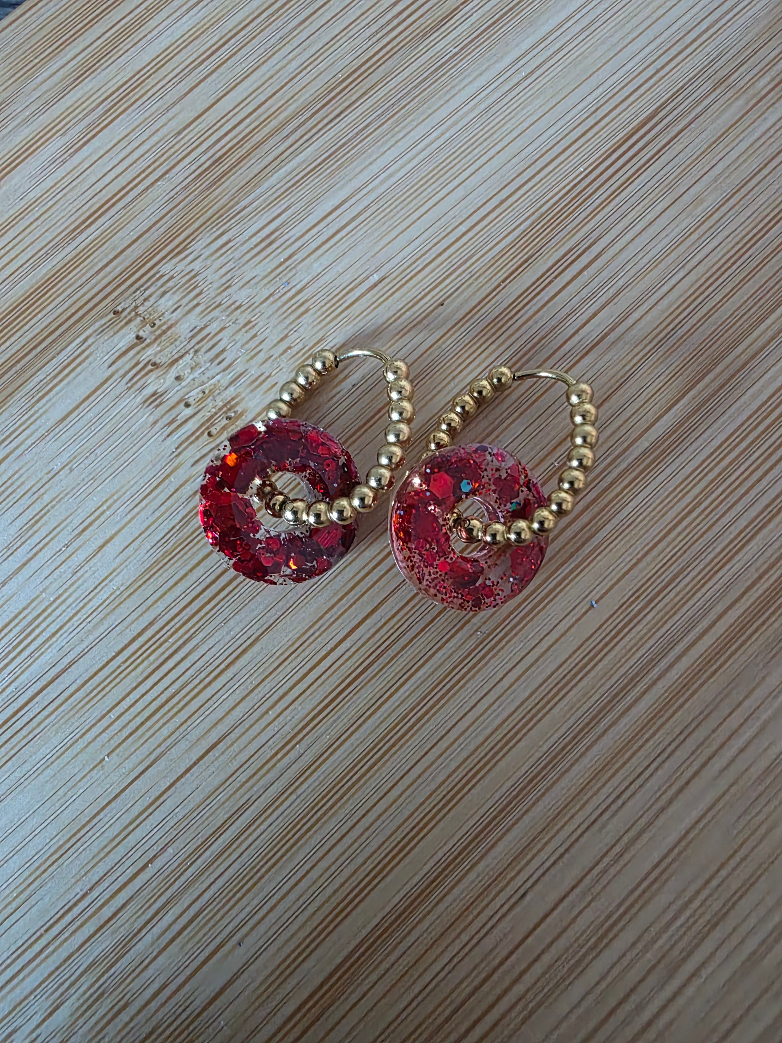 Pampilles en résine Little Donut – Rouge pailleté