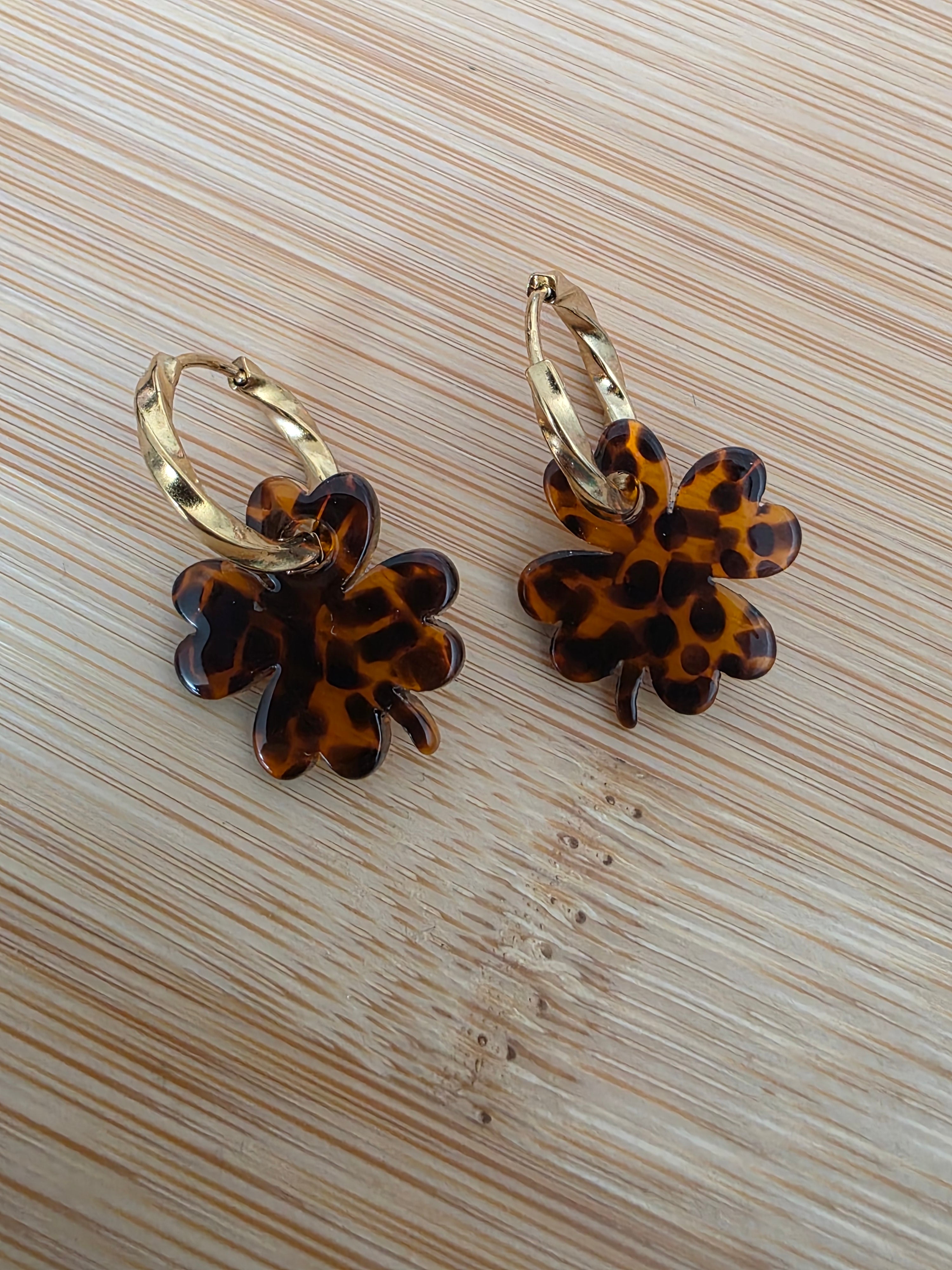 Boucles d oreilles creoles trefle leopard