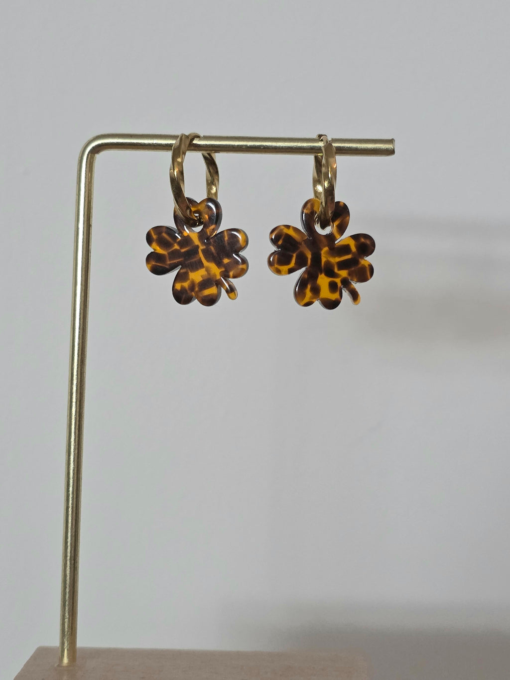 Boucles d oreilles creoles trefle leopard