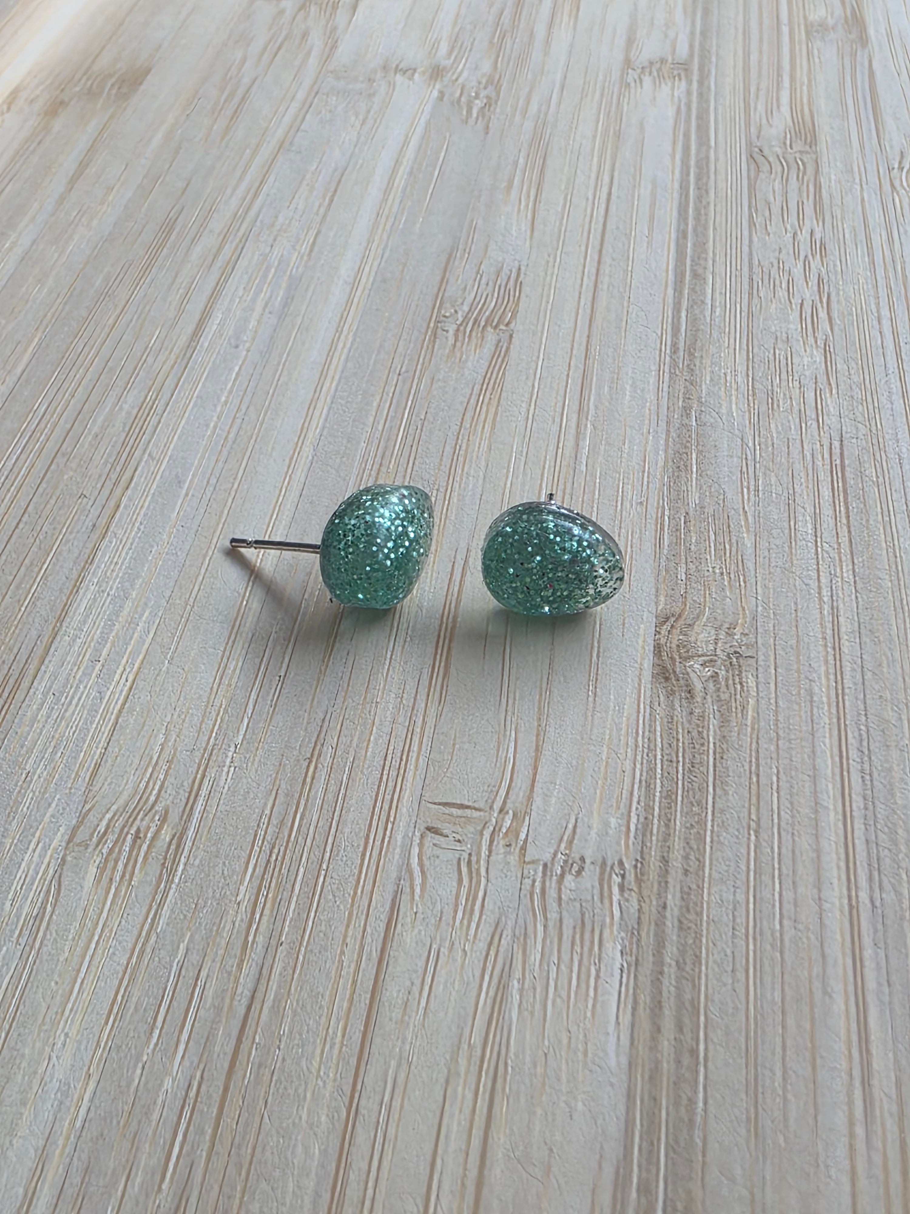 Puces d'oreilles ovales – Vert