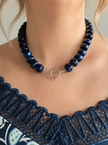 Collier grosses perles en acrylique - bleu nuit marbré