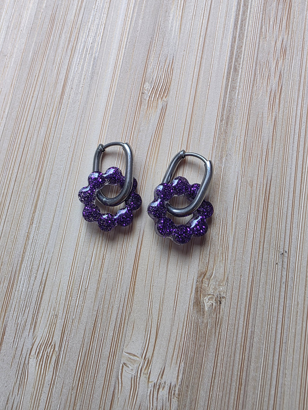 Pampilles en résine petites couronnes violettes - Modèle elisa