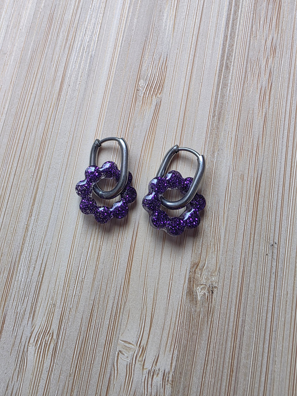 Pampilles en résine petites couronnes violettes - Modèle elisa