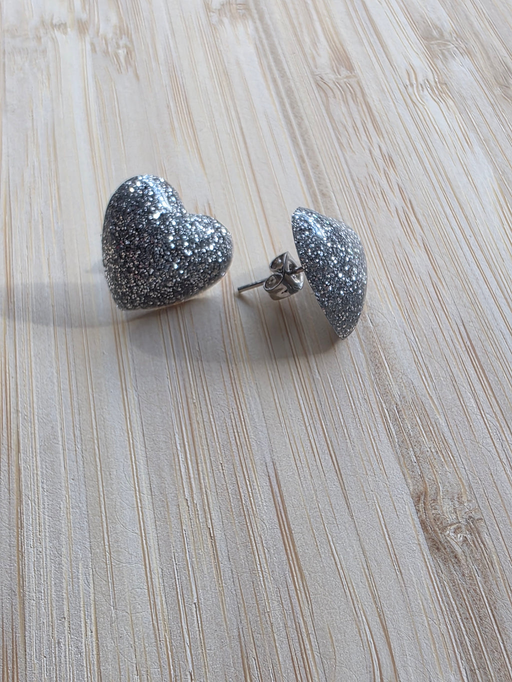 Puces d oreilles grand coeur - gris pailleté