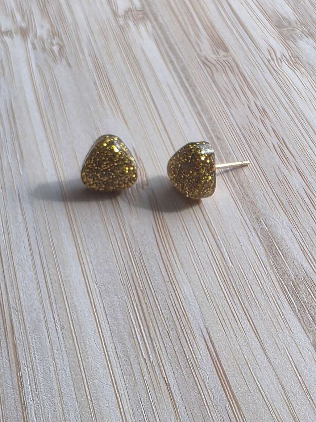 Puces d'oreilles en résine carré pailleté – doré