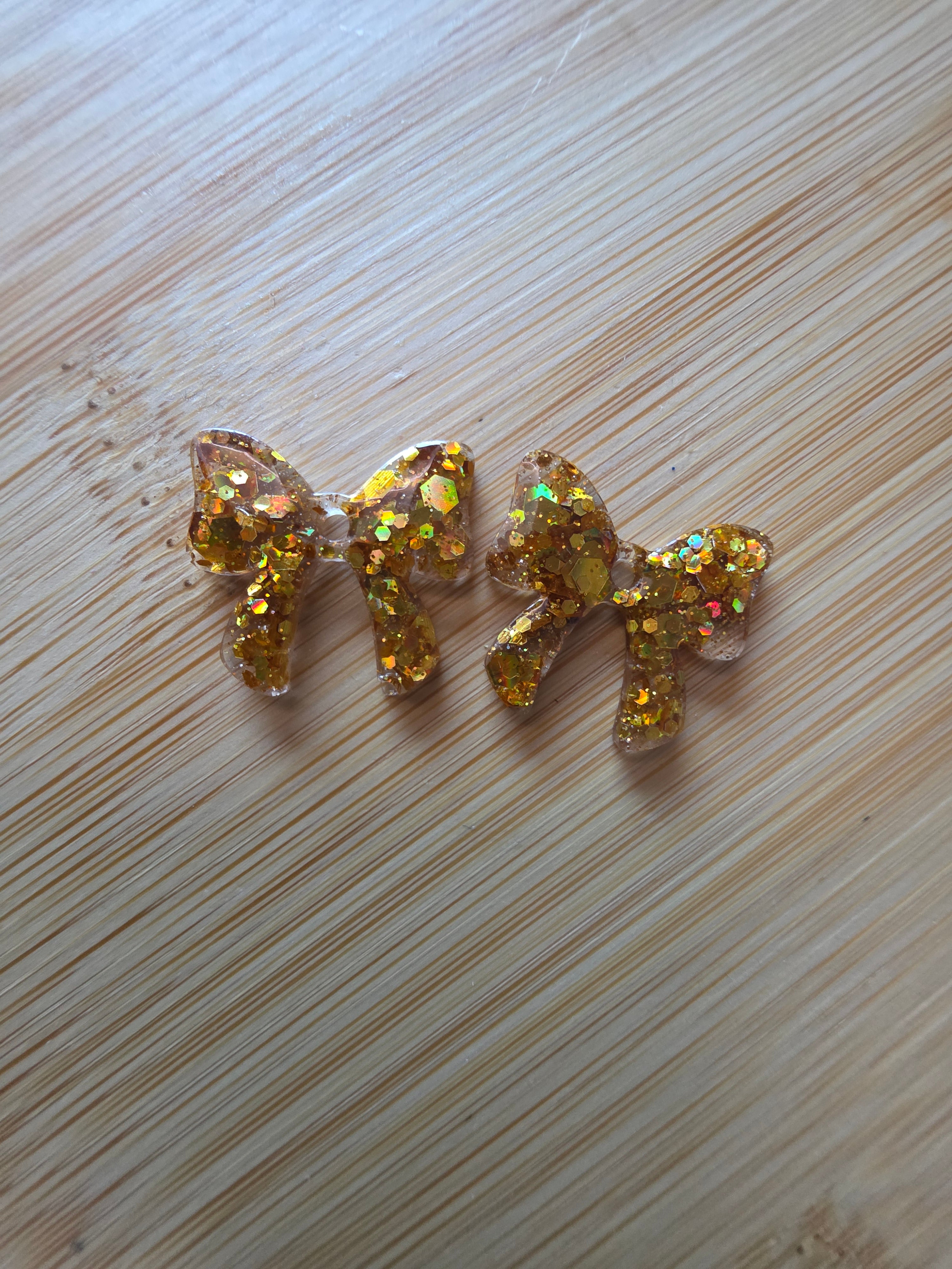 Pampilles Bow Tie en résine – Doré