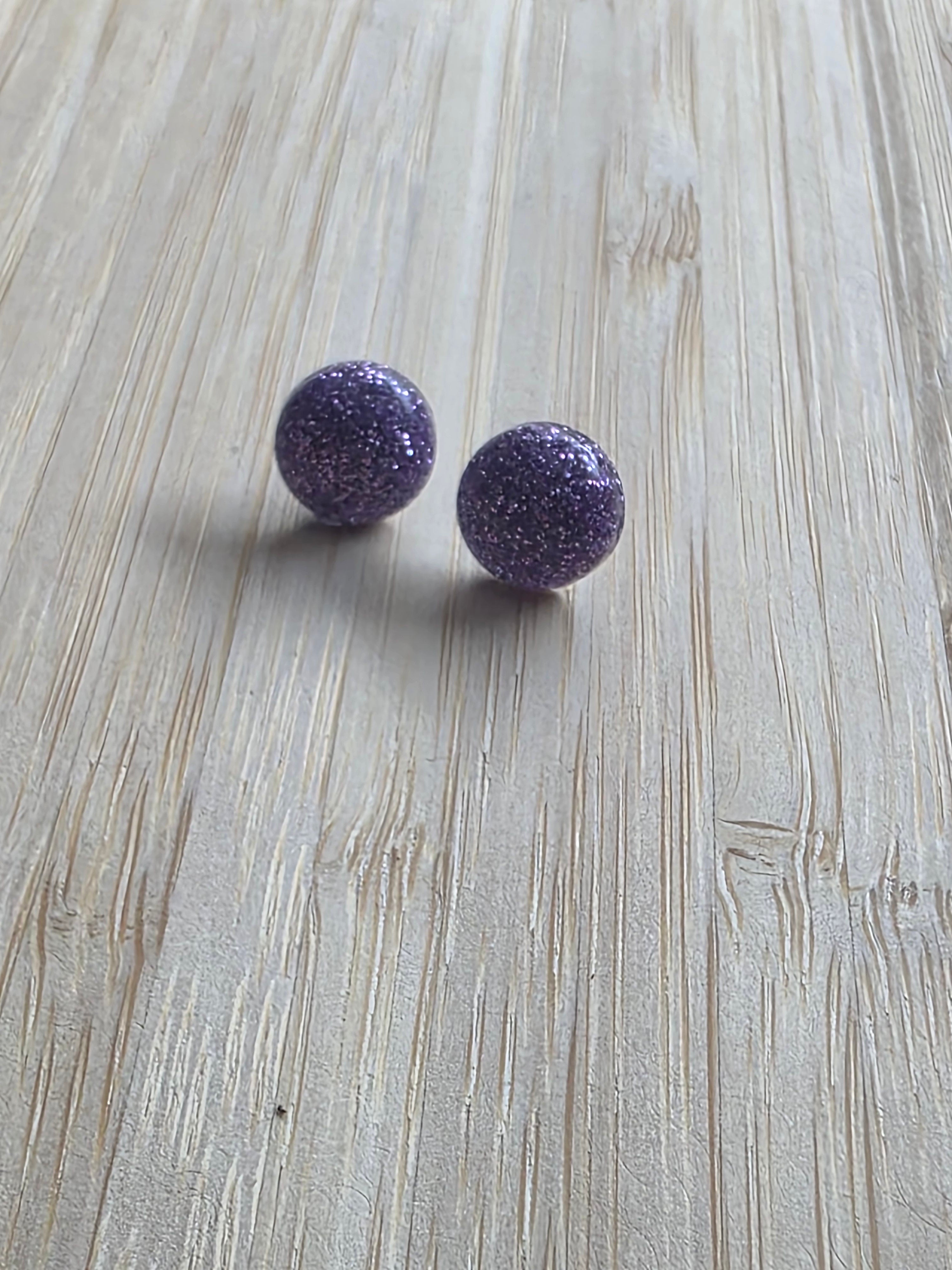 Puces d'oreilles dôme lisse – Violet