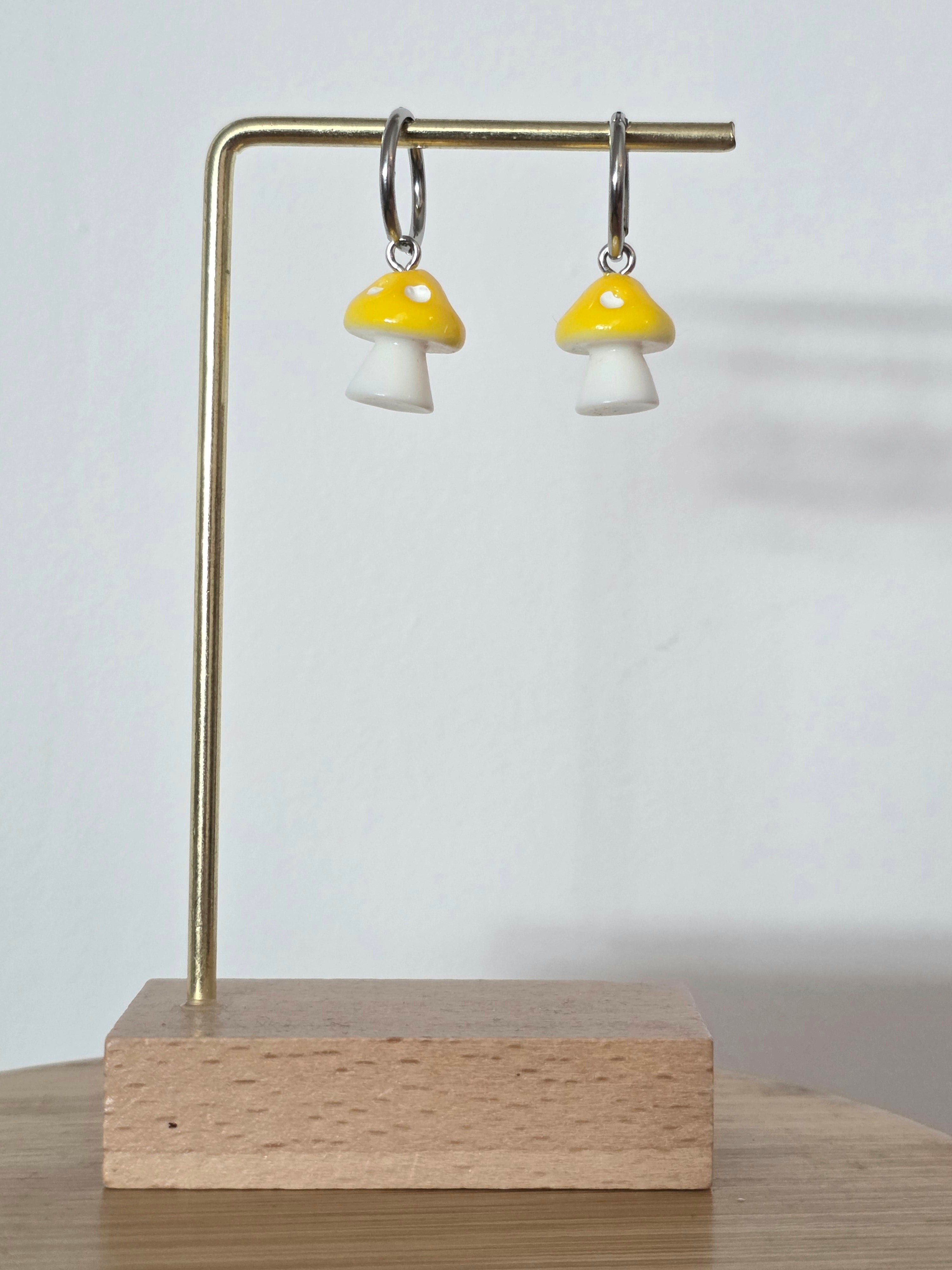 Boucles d oreilles creoles champignons jaune